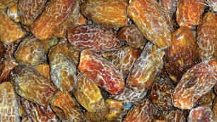 Dates, dry, pale brown